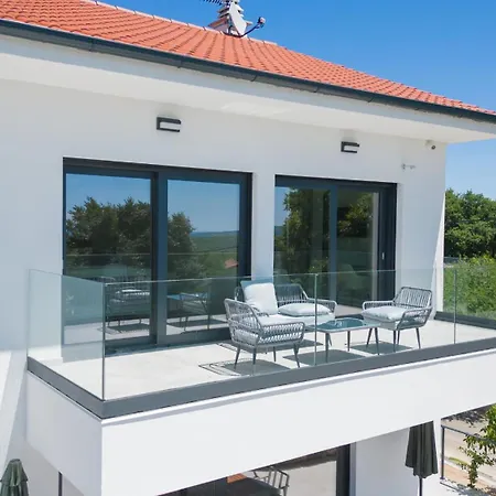 Βίλα Lumiere Garica