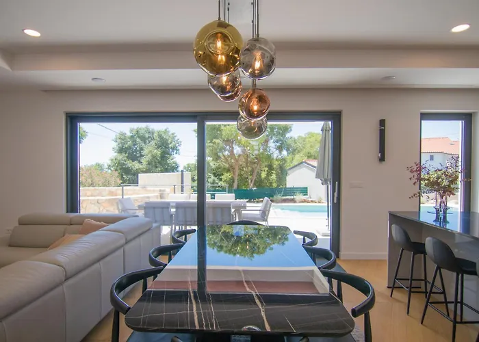 Lumiere Villa Garica